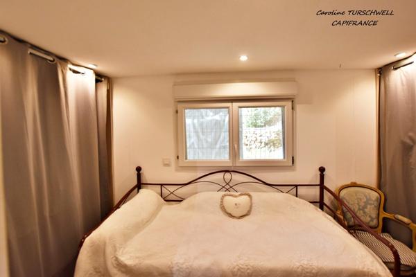 CUERS - VILLA STYLE MAS PROVENCAL 7 PIECES DONT 4 CHAMBRES ET 1 BUREAU - IMMENSE GARAGE - GRANDE REMISE - JARDIN PAYSAGE 2272 M² AVEC PISCINE, JACUZZI ET POOL HOUSE