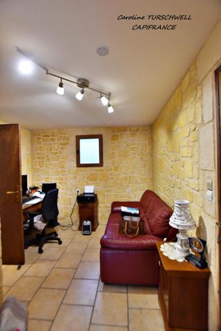 CUERS - VILLA STYLE MAS PROVENCAL 7 PIECES DONT 4 CHAMBRES ET 1 BUREAU - IMMENSE GARAGE - GRANDE REMISE - JARDIN PAYSAGE 2272 M² AVEC PISCINE, JACUZZI ET POOL HOUSE