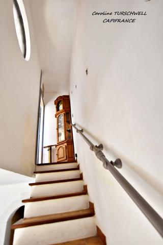 CUERS - VILLA STYLE MAS PROVENCAL 7 PIECES DONT 4 CHAMBRES ET 1 BUREAU - IMMENSE GARAGE - GRANDE REMISE - JARDIN PAYSAGE 2272 M² AVEC PISCINE, JACUZZI ET POOL HOUSE