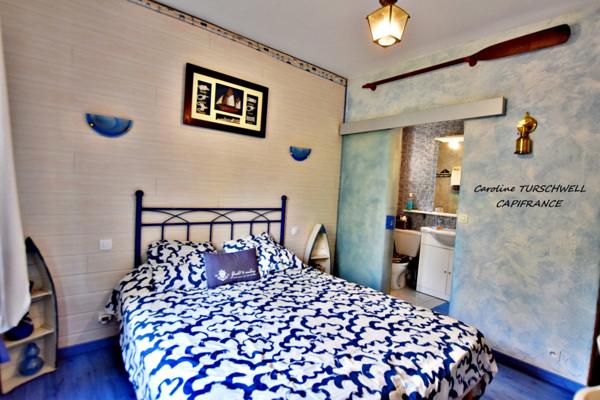 CUERS - VILLA STYLE MAS PROVENCAL 7 PIECES DONT 4 CHAMBRES ET 1 BUREAU - IMMENSE GARAGE - GRANDE REMISE - JARDIN PAYSAGE 2272 M² AVEC PISCINE, JACUZZI ET POOL HOUSE