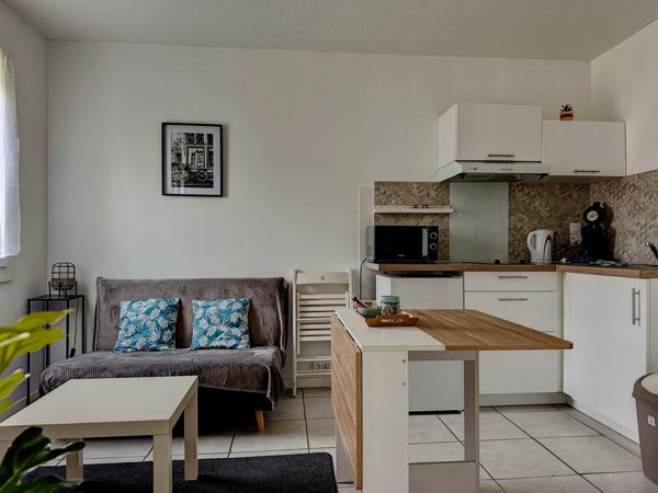 Villeneuve-sur-Lot (47300) Villeneuve-sur-Lot, dans résidence sécurisée , T1 bis rénové avec clim.