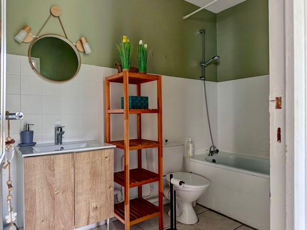 Villeneuve-sur-Lot (47300) Villeneuve-sur-Lot, dans résidence sécurisée , T1 bis rénové avec clim.