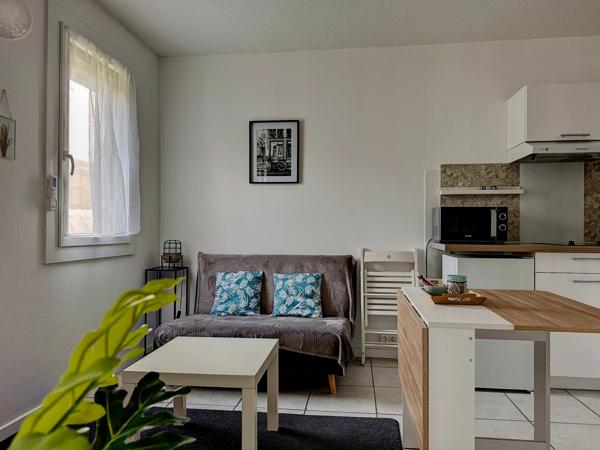 Villeneuve-sur-Lot (47300) Villeneuve-sur-Lot, dans résidence sécurisée , T1 bis rénové avec clim.