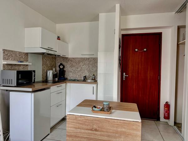 Villeneuve-sur-Lot (47300) Villeneuve-sur-Lot, dans résidence sécurisée , T1 bis rénové avec clim.