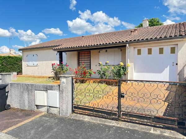 Maison plain-pied, 3ch, 100 m2 + garage 25m2. Terrain 621 m2. Quartier calme.
