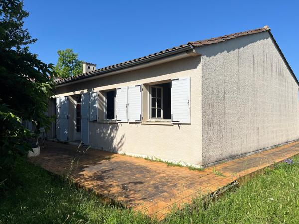 Maison plain-pied, 3ch, 100 m2 + garage 25m2. Terrain 621 m2. Quartier calme.