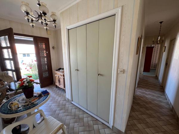Maison plain-pied, 3ch, 100 m2 + garage 25m2. Terrain 621 m2. Quartier calme.