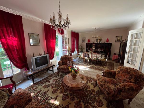 Maison plain-pied, 3ch, 100 m2 + garage 25m2. Terrain 621 m2. Quartier calme.