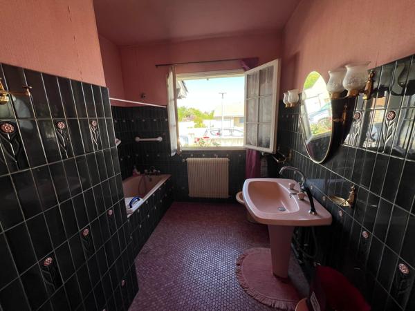 Maison plain-pied, 3ch, 100 m2 + garage 25m2. Terrain 621 m2. Quartier calme.
