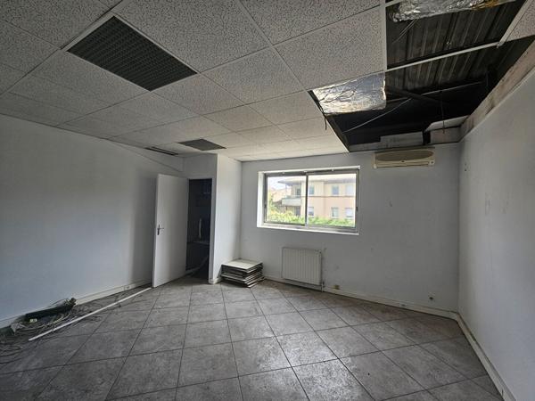 A LOUER - Local commercial et d'activités de 1 027 m² - Centre-ville des Sorinières