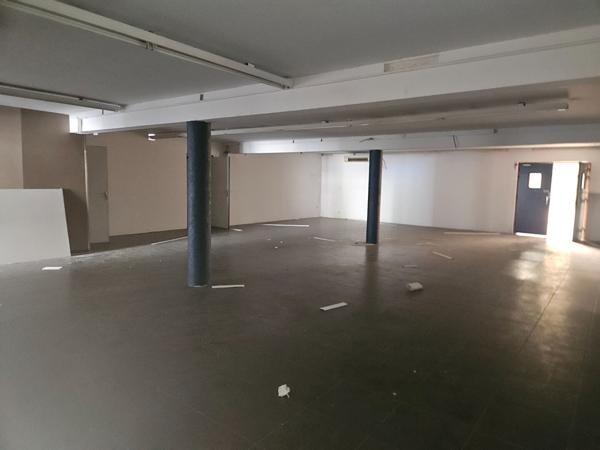A LOUER - Local commercial et d'activités de 1 027 m² - Centre-ville des Sorinières