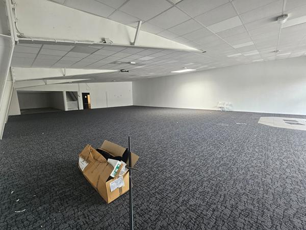 A LOUER - Local commercial et d'activités de 1 027 m² - Centre-ville des Sorinières