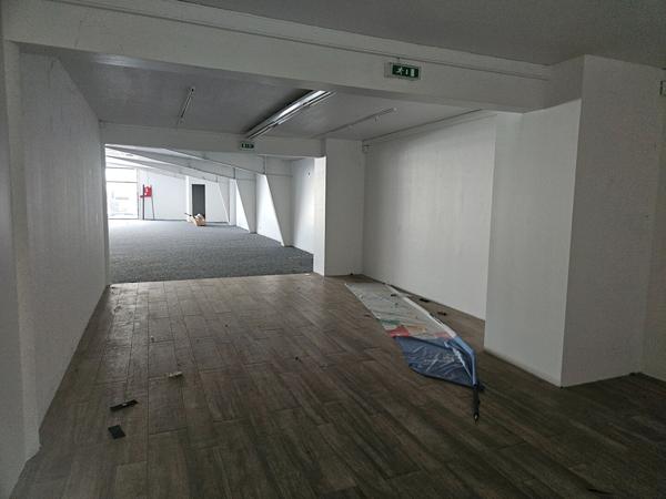 A LOUER - Local commercial et d'activités de 1 027 m² - Centre-ville des Sorinières