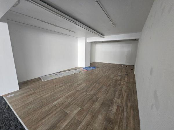 A LOUER - Local commercial et d'activités de 1 027 m² - Centre-ville des Sorinières