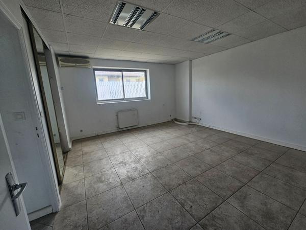 A LOUER - Local commercial et d'activités de 1 027 m² - Centre-ville des Sorinières