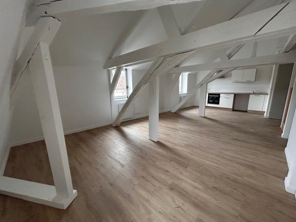 Location Appartement 4 pièces - TROIS QUARTIERS