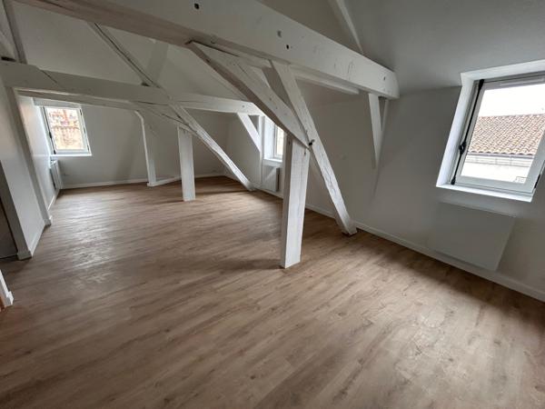 Location Appartement 4 pièces - TROIS QUARTIERS