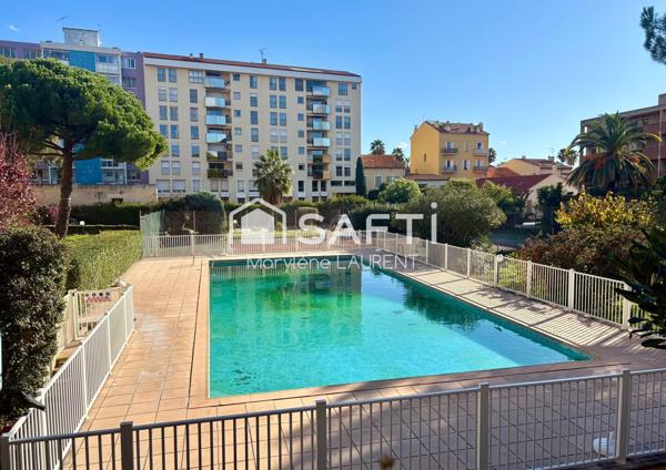Jardin , résidence avec piscine , pétanque , tennis , 1 cave