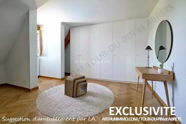 Vente                                                      Maison
                        
                     6 pièces                      289 m2                     à Bourgoin-Jallieu