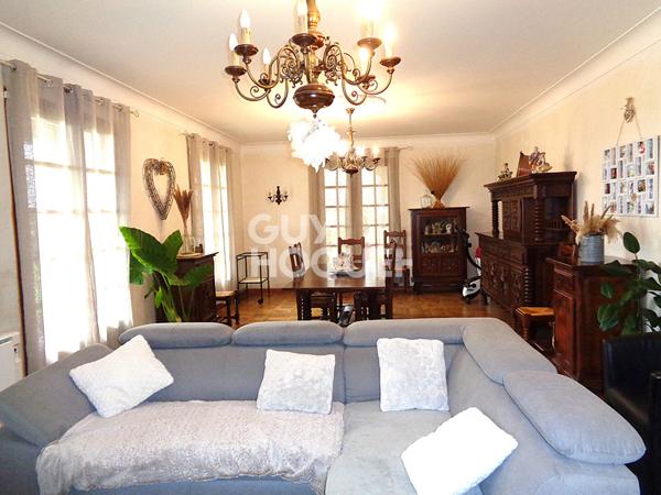 Maison familiale de plain-pied à la campagne /4 chambres et un bureau /jardin et ancienne ferme