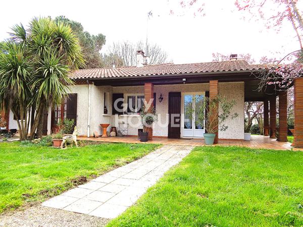 Maison familiale de plain-pied à la campagne /4 chambres et un bureau /jardin et ancienne ferme