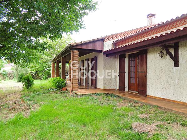 Maison familiale de plain-pied à la campagne /4 chambres et un bureau /jardin et ancienne ferme