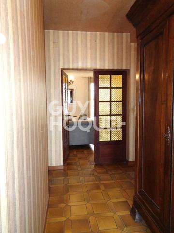 Maison familiale de plain-pied à la campagne /4 chambres et un bureau /jardin et ancienne ferme