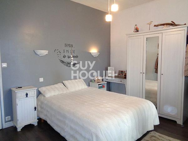 Maison familiale de plain-pied à la campagne /4 chambres et un bureau /jardin et ancienne ferme