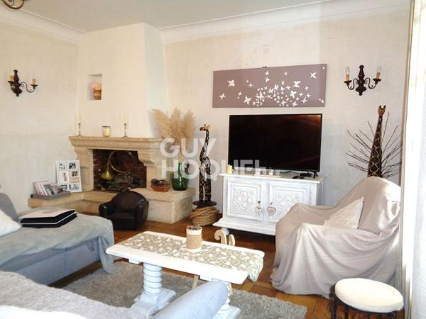 Maison familiale de plain-pied à la campagne /4 chambres et un bureau /jardin et ancienne ferme