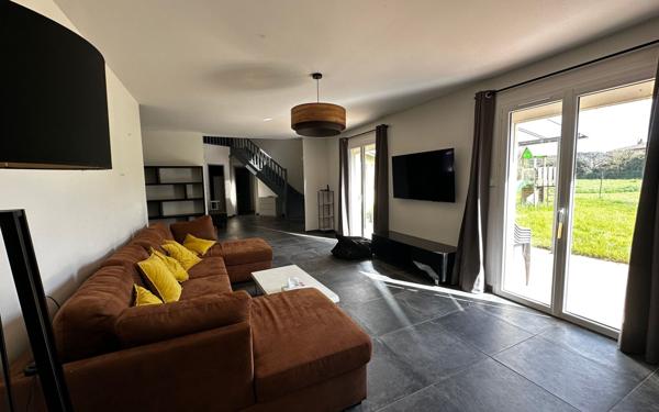 Maison à vendre    5 pièces •  Noé