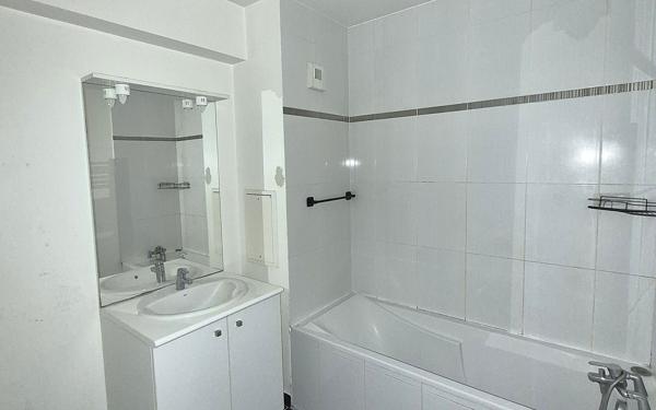 Appartement à vendre    2 pièces • 49 m2 Combs-la-Ville