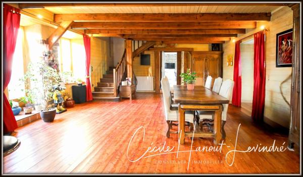 Châteauneuf-d'Ille-et-Vilaine (35430) CHATEAUNEUF D'ILLE-ET-VILAINE. Plein centre. Gîte (2 chambres) + longère (4 chambres). Terrain 825 m².