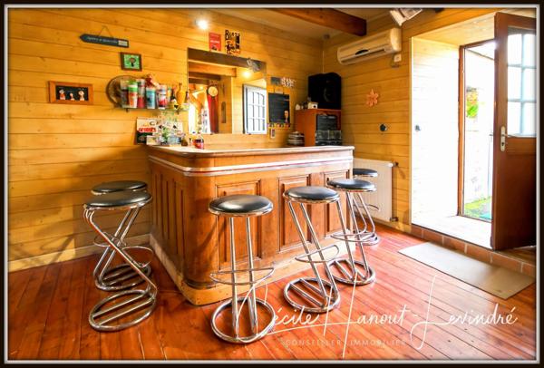 Châteauneuf-d'Ille-et-Vilaine (35430) CHATEAUNEUF D'ILLE-ET-VILAINE. Plein centre. Gîte (2 chambres) + longère (4 chambres). Terrain 825 m².