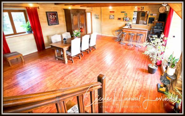 Châteauneuf-d'Ille-et-Vilaine (35430) CHATEAUNEUF D'ILLE-ET-VILAINE. Plein centre. Gîte (2 chambres) + longère (4 chambres). Terrain 825 m².