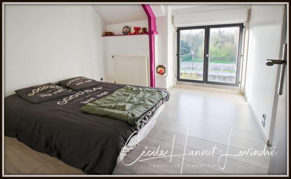 Châteauneuf-d'Ille-et-Vilaine (35430) CHATEAUNEUF D'ILLE-ET-VILAINE. Plein centre. Gîte (2 chambres) + longère (4 chambres). Terrain 825 m².