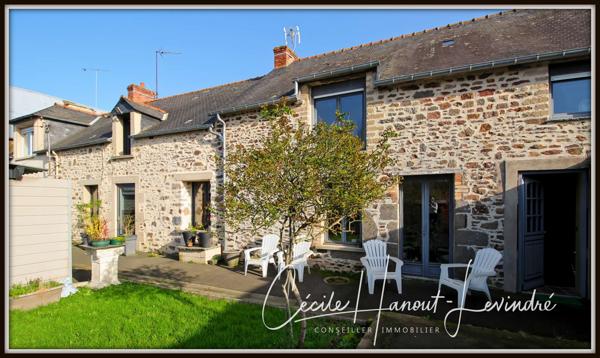 Châteauneuf-d'Ille-et-Vilaine (35430) CHATEAUNEUF D'ILLE-ET-VILAINE. Plein centre. Gîte (2 chambres) + longère (4 chambres). Terrain 825 m².