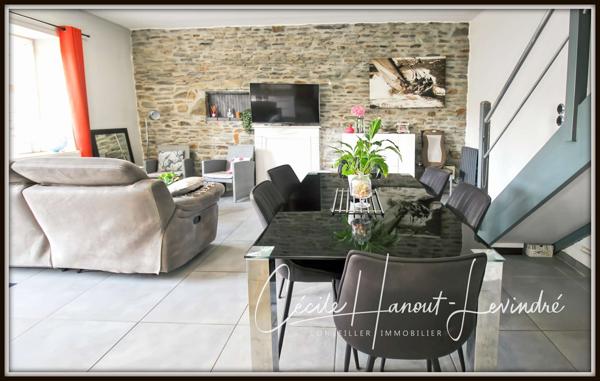 Châteauneuf-d'Ille-et-Vilaine (35430) CHATEAUNEUF D'ILLE-ET-VILAINE. Plein centre. Gîte (2 chambres) + longère (4 chambres). Terrain 825 m².