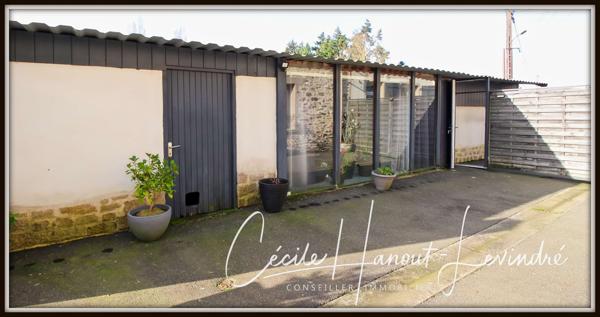 Châteauneuf-d'Ille-et-Vilaine (35430) CHATEAUNEUF D'ILLE-ET-VILAINE. Plein centre. Gîte (2 chambres) + longère (4 chambres). Terrain 825 m².