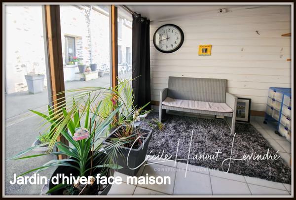 Châteauneuf-d'Ille-et-Vilaine (35430) CHATEAUNEUF D'ILLE-ET-VILAINE. Plein centre. Gîte (2 chambres) + longère (4 chambres). Terrain 825 m².