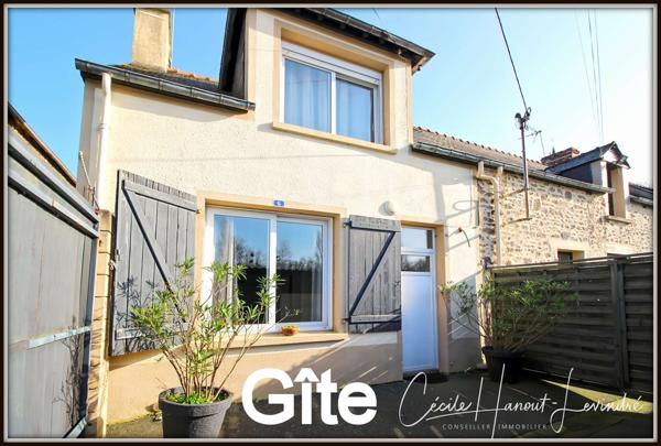 Châteauneuf-d'Ille-et-Vilaine (35430) CHATEAUNEUF D'ILLE-ET-VILAINE. Plein centre. Gîte (2 chambres) + longère (4 chambres). Terrain 825 m².