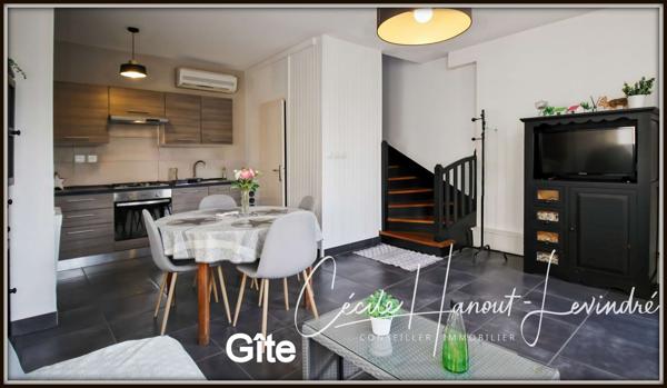 Châteauneuf-d'Ille-et-Vilaine (35430) CHATEAUNEUF D'ILLE-ET-VILAINE. Plein centre. Gîte (2 chambres) + longère (4 chambres). Terrain 825 m².