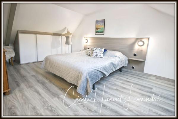 Châteauneuf-d'Ille-et-Vilaine (35430) CHATEAUNEUF D'ILLE-ET-VILAINE. Plein centre. Gîte (2 chambres) + longère (4 chambres). Terrain 825 m².