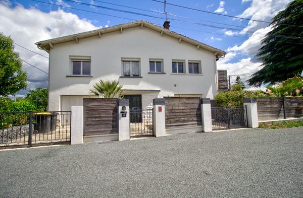 Le Passage -  Maison 3 chambres, 2 grands garages, jardin et piscine dans une impasse très calme
