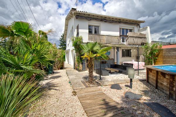 Le Passage -  Maison 3 chambres, 2 grands garages, jardin et piscine dans une impasse très calme