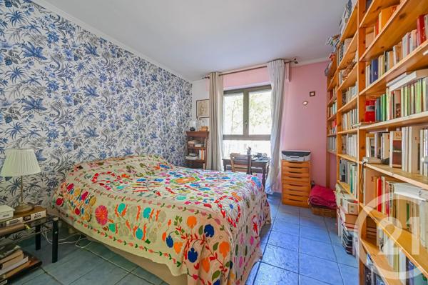 Appartement F3 à vendre  3 pièces - 71,80 m 2   PARIS  - 75011