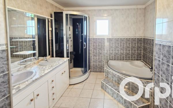 Maison à vendre    5 pièces •  Pont-Saint-Esprit