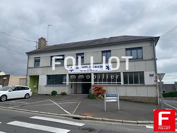 A LOUER - SOURDEVAL - A 10 min de VIRE - GRAND LOCAL D'ACTIVITÉ