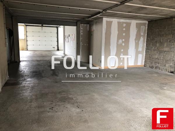 A LOUER - SOURDEVAL - A 10 min de VIRE - GRAND LOCAL D'ACTIVITÉ