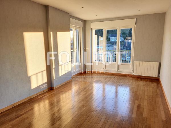 A LOUER - VIRE NORMANDIE - Quartier St Anne - BEAU T3 AVEC BALCON