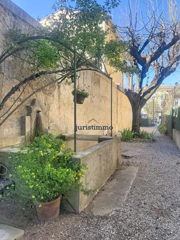 Malaucène (84340) Au cœur du village de Malaucène, maison avec jardin intime et stationnement privatif